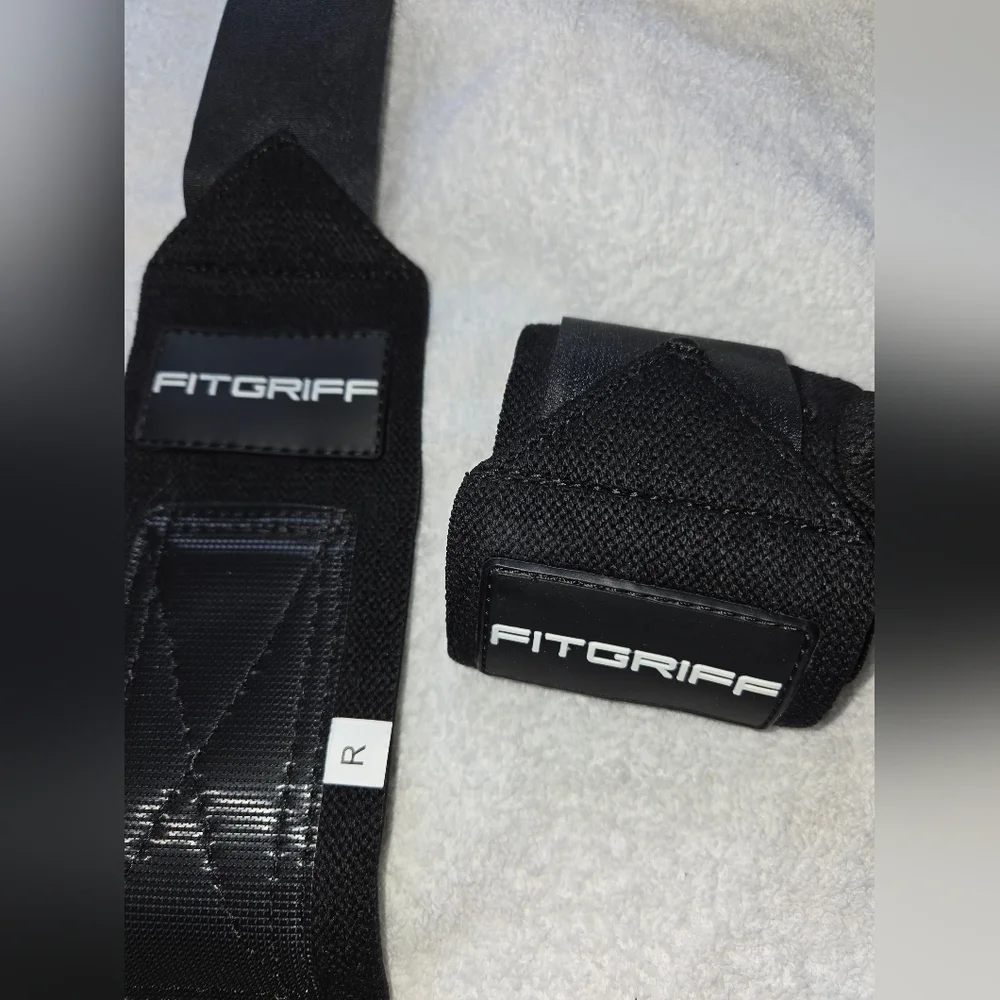 Black Wrist Wraps for Weightlifting